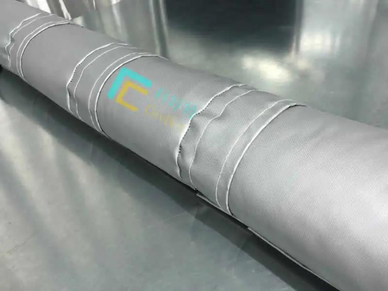 高溫管道<a href=http://m.e-ja.cn/e/tags/?tagname=%E4%BF%9D%E6%B8%A9%E9%9A%94%E7%83%AD target=_blank class=infotextkey>保溫隔熱</a>衣