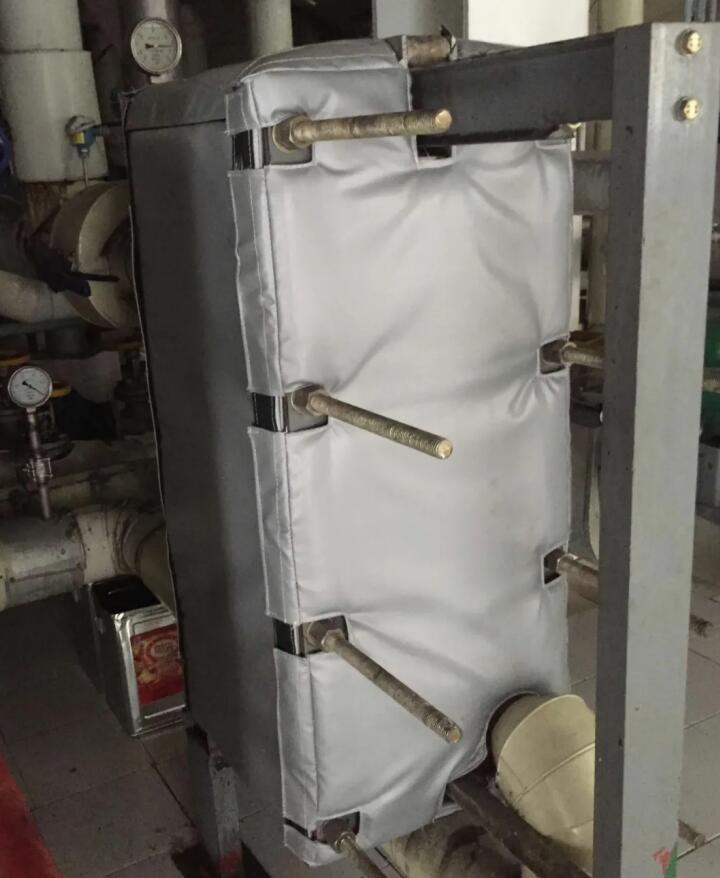 板式<a href=http://m.e-ja.cn/e/tags/?tagname=%E6%8D%A2%E7%83%AD%E5%99%A8%E4%BF%9D%E6%B8%A9 target=_blank class=infotextkey>換熱器保溫</a>套